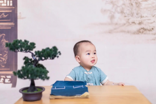 昭通宝宝眼屎多是什么原因 昭通宝宝眼屎多是什么原因